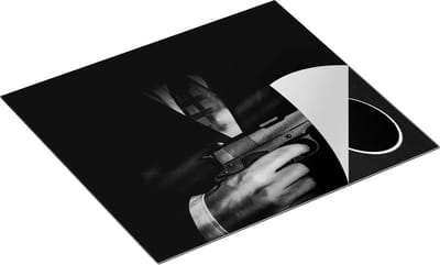 Chefcare Inductie Beschermer Man van de Maffia met een Pistool Vast - Zwart Wit - 60x50 cm - Afdekplaat Inductie - Kookplaat Beschermer - Inductie Mat