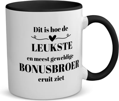 Akyol - dit is hoe de leukste en meest geweldige bonusbroer eruit ziet koffiemok - theemok - zwart - Broer - meest leukste bonusbroer - verjaardag - cadeautje voor broer - broer artikelen - kado - geschenk - 350 ML inhoud