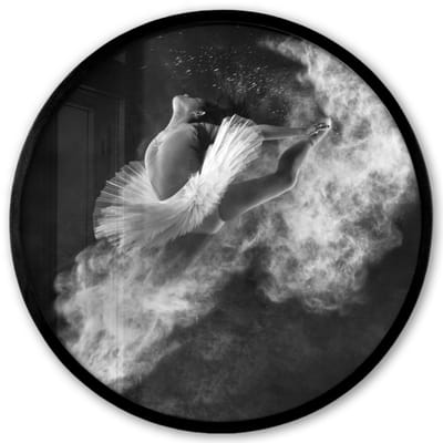 Poster in lijst Rond - Fotolijst 40x40 cm - Posters - Dans - Ballerina - Expressie - Zwart wit - Ronde posterlijst zwart - Decoratie - Wanddecoratie woonkamer - Muurdecoratie slaapkamer