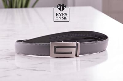 Grijze lederen riem zonder gaatjes met automatische gesp voor heren ( model L061 )