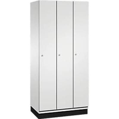 C+P Cambio locker, 3 vakken, met sokkel, B 900 x D 525 x H 1980 mm, lichtgrijs