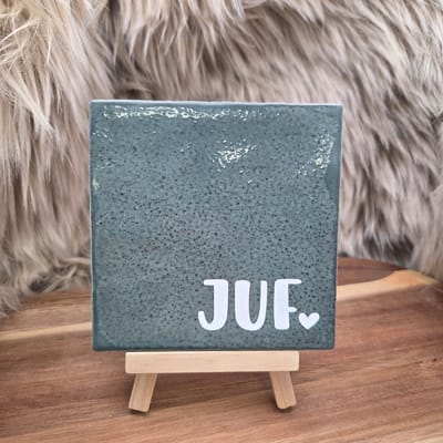 Robuust Wenstegeltje Juf – Cadeau Juffendag – Afscheid Juf – Bedankje – Trendy – Woondecoratie – Cadeautje – Decoratief Tegeltje met Standaard – Cadeau Idee