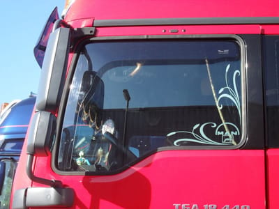 MAN TGA TGX TGS TGL TGM zijwindschermen truck model 2001 tot 2020 licht getint set windgeleiders raamgeleiders regenkappen set a 2 stuks pasvorm Team Heko