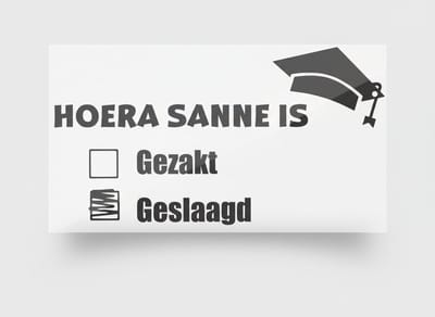 Geslaagd met Naam vinkje - Raamsticker - Gepersonaliseerd - Kan gespiegeld geleverd worden - 50x27cm - mail naam naar: info@hipmetpitcreaties.be