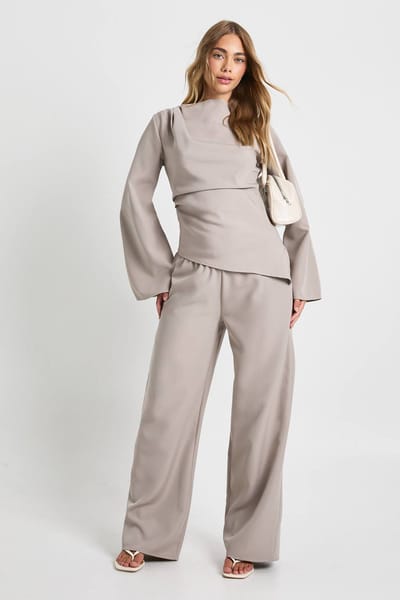 boohoo Dames Gedrapeerde asymmetrische top & wijde pijpen broek co-ord | Paddestoel | Maat: 34