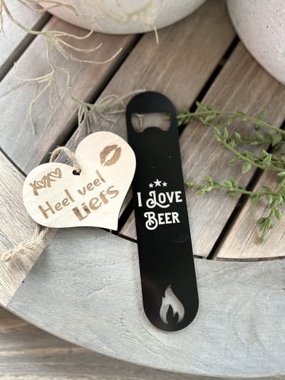 Creaties van hier – Bieropener I love beer met houten hartje – RVS – 18 cm – Opener