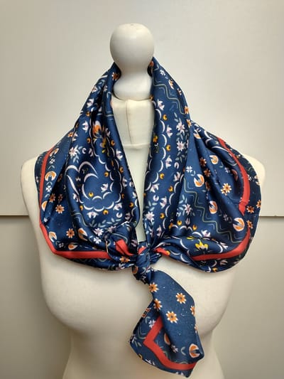 Vierkante dames sjaal Lea gebloemd motief donkerblauw wit oranje grijs groen geel rood paars