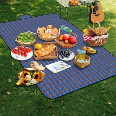 Waterdichte Picknickdeken 150 x 200 cm, Vouwbare Strandmat voor 2-4 Personen, Ideaal voor Kamperen, Buitenactiviteiten en Picknicks met Blauwe Strepen
