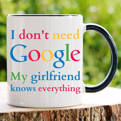 I dont't need Google My girlfriend knows everything - Valentijn cadeautje voor hem - Valentijn cadeautje voor haar - Verjaardag cadeau - Cadeau voor man - Cadeau voor vrouw - Verjaardag cadeau vrouw - Grappige cadeaus - Mokken - Theeglazen - Koffie