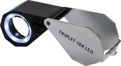 Kite Optics Triplet Loep 10x – Achromatische & Aplanatische 3-lens Inslagloep met LED-verlichting – voor Botanie, Sieraden, Munten & Insectenstudie – 21mm Lens – Inclusief Leren Etui