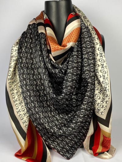 Vierkante modieuze sjaal 130 x 130 cm / 70% viscose met 30 % zijde