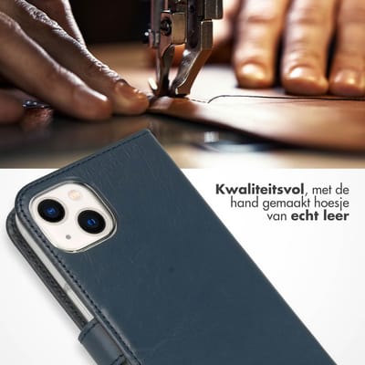 Selencia Hoesje - Geschikt voor Apple iPhone 13 - Echt Lederen Bookcase - Blauw