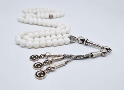 Handgemaakte tesbih "Tasbih" natuursteen "Mat Witte agaat" - Aantal kralen 99 - Diameter kralen 8MM - met metaal tassel "Hanzala" - Een mooi cadeau-idee