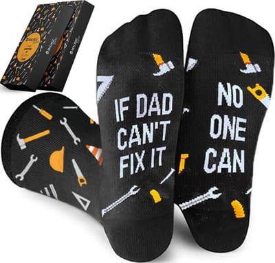 Malinsi® Grappige Sokken - If Dad can't Fix It - Leuke Huissokken Heren - Gekke Cadeaus Cadeautjes Volwassenen Geschenkset Mannen - Funny Socks - Slofsokken Zwart met Tekst - Cadeau voor Papa Vader - Vaderdag Geschenk Kados vaderdagcadeau