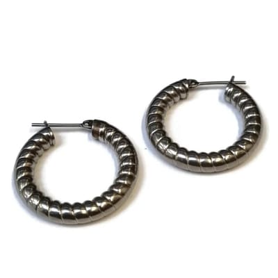 Aramat Jewels | Oorringen | Oorringen – Staal Hol Streep Motief Zilverkleurig (30mm) | | | |5mm | Staal | Volwassenen | Verkleurd niet