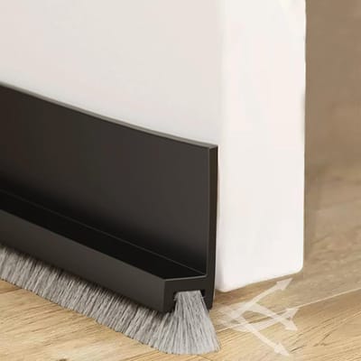 Afdichtingstape Deur - Borstelstrips Tocht - Tocht Vrij Houden - Zelfklevend Gemakkelijk - 100cm Lengte - Zwart