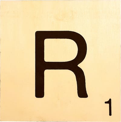 Houten Bordje 10x10x0.5cm - R - Zwarte Letter/Woordwaarde - Onbehandeld - Onderzetter/Homedeco