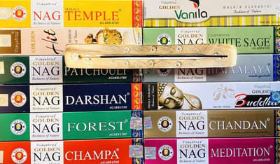 VIJAYSHREE GOLDEN NAG WIEROOK ASSORTIMENT 12  SOORTEN (12 PAKJES X 15G)+wierookhouder van mangowood