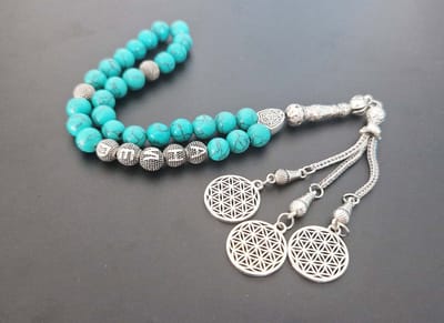 Handgemaakte naam tasbih 33 Kralen Natuursteen “Howliet groen ” - met metaal tassel “Harmonie"- Met je naam of de naam van uw geliefde- 8 mm diameter van de korrel