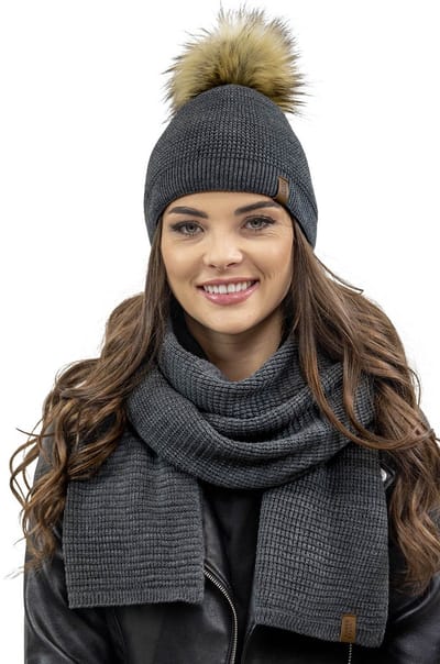 Vivisence Dames Winter Muts En Sjaal Set - Zachte Acrylgaren Antistatische Muts Met Imitatiebont Pompom Perfecte Pasvorm Sjaal 176x44 cm - Warmte En Comfort Voor Alledaagse Elegante En Sportieve Outfits - Donkergrijs