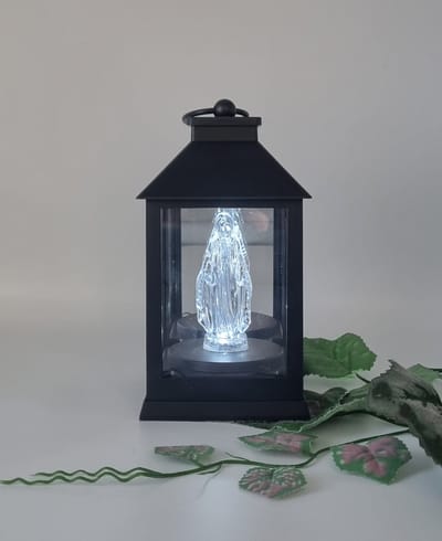 Lantaren - LED - Maria - Zwart - (Koud) Wit licht - Windlicht - Graflicht - Graflantaarn - Grafdecoratie - Herdenkingslicht