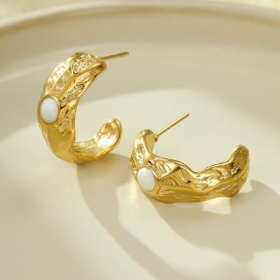 Aramat Jewels | Oorbellen | Goudkleurige Halve Oorringen Emaille Cirkel 25x10mm | Zwart | |10mm | Staal | Volwassenen | Verkleurd niet