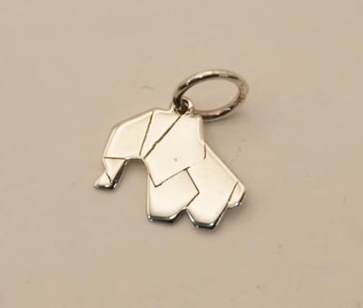 Sterling zilveren hangertje origami olifant - klein hanger olifant origami - hanger van een olifant voor kinderen of voor volwassen die een klein hangertje willen - leuke olifanten hanger van 925 zilver - kinder kettinghanger van zilver olifant