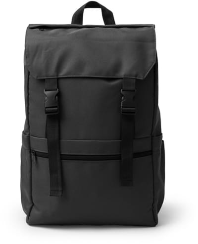 Zwarte Rugzak met flap gemaakt van 600D RPET. Flap met verstelbare sluitingen. Hoofdvak met binnenvak voor 15" laptop.