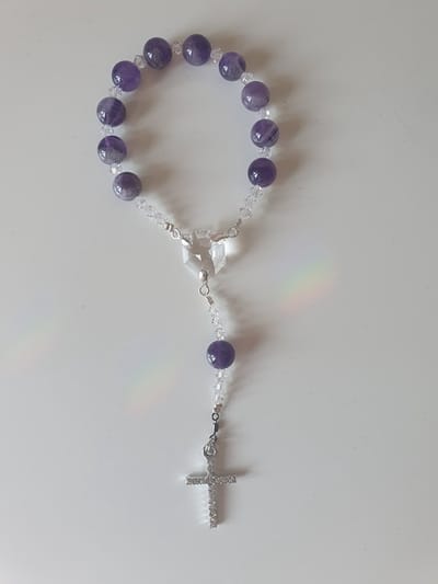 Rozenkrans - Tientje - Paternoster, gemaakt met Amethist kralen halfedelsteen en o.a. kristallen van Swarovski (gebedssnoer, kerst, eerste communie, geloof, ketting, Hanger, kruisteken, meditatie, spiritueel)