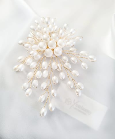 Mooie parels Broche goudkleurig – Sjaal, Blouse, T-shirt of Jurk - Kledingsieraden Feest| Gala| Broche bloem voor Bruiloft en feest- Verjaardag| Cadeau moederdag