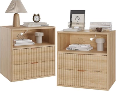 Set van 2 stuks geribbeld landelijk nachtkastje met oplaadstation – Mid-Century Modern nachtkastje (23 inch) met 2 laden – Houten bijzettafel voor slaapkamer, woonkamer en kantoor – 60×58×40 cm – Houtkleur
