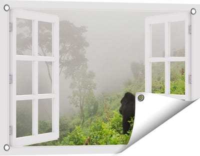 Gards Tuinposter Doorkijk Gorilla in het Woud tijdens de Mist - 60x40 cm - Tuindoek - Tuindecoratie - Wanddecoratie buiten - Tuinschilderij