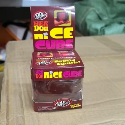 Nieuwe Needoh Nice Cube Sensorische Stressverlichter Fidget Tool Voor Angst Focus Bureau Sensorische Kubus Voor Volwassenen Knijpspeeltje Cadeau yellow