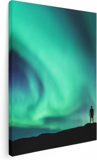 Artaza Canvas Schilderij Man In Noorderlicht - 30x40 cm - Klein - Wanddecoratie Landschap - Muurdecoratie Natuur - Kamer Accessoires Sterren