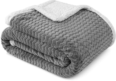 Donkergrijze omkeerbare bankdeken met sherpa chevron – Zachte en warme fleece dekens voor de woonkamer