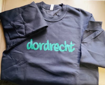 Sweater/trui Unisex “Dordrecht” Grijs met groene tekst, maat S