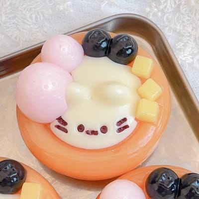 Taba Squishy Schattige Kitten Eiertaart Knijpspeeltje - Zacht Stressverlichtend Fidget Sensorisch Speelgoed voor Angst, Leuke Cadeaus voor Kinderen Volwassenen