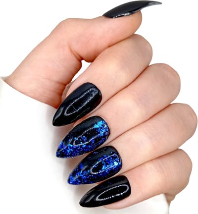 SD Press on Nails - B-181 - Plaknagels met nagellijm - Medium Stiletto - Zwart Blauw - Set 20 Kunstnagels handgemaakt van gellak - Nageltips - Accessoires - Medium Nagels - Nepnagels - Gelnagels - Valse Nagels - Nail Art - Handmade