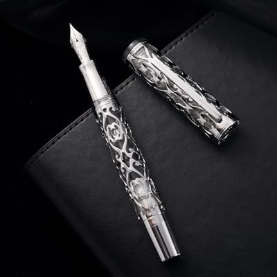 Piston Vulpen met Fijne Nib, Holle Skeleton en Houten Huls in Luxe Metalen Doos (Zilver) - Perfect voor Schrijven en Verzamelingen
