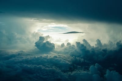 CANVASDOEK IN DE WOLKEN | Wanddecoratie | 30 CM x 20 CM | Canvas | Foto op canvas | Schilderij | Aan de muur | Natuur | Landschappen