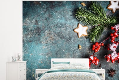 Behang - Fotobehang Kerst - Rustiek - Takken - Steranijs - Bes - Rood - Breedte 325 cm x hoogte 260 cm