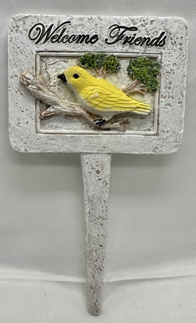 Polyresin deco tuinsteker met dierfiguur "welcome friends" - gele vogel - Hoogte 19 x 12 x 1 cm - Woonaccessoires - Woondecoratie - Tuinaccessoires - Tuindecoratie