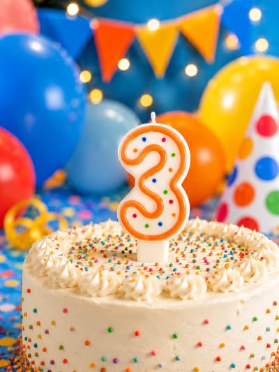 Verjaardagstaart kaarsje – Cijfer 3 - Cijferkaars met stippen - oranje - Happy Birthday kaars – verjaardags kaars – gekleurde kaarsje – taartdecoratie – feest - taartversiering – feestartikel – verjaardagscadeau - taartaccesoires