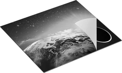 Chefcare Inductie Beschermer Aarde vanuit de Ruimte op Europa - Zwart Wit - 60x50 cm - Afdekplaat Inductie - Kookplaat Beschermer - Inductie Mat