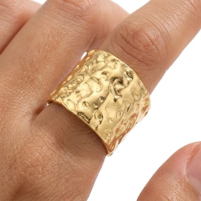 Goudkleurige ring dames aanschuifring open ring brede band gehamerde structuur verstelbare minimalistische statement ring vintage sieraden