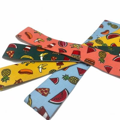 ®SJTOER Handdoekbanden voor Ligbed en Strandstoel – Set van 4 Elastische Handdoekhouders – Antislip Handdoekbevestiging – Fruit & Fastfood Design - 30 cm (uitgerekt 50-55 cm)