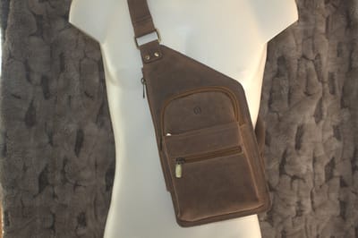 Oi Hunter bruine lederen Crossbody tas / herentas of damestas om schuin te dragen / plat model cross body bag / bruin leer / 251H