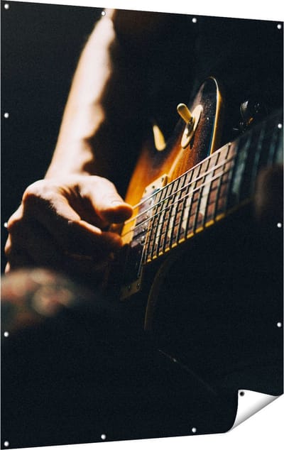 Gards Tuinposter Man Speelt Gitaar - 120x160 cm - Tuindoek - Tuindecoratie - Wanddecoratie buiten - Tuinschilderij
