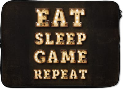 Laptophoes 14 inch - Gaming - Games - Quotes - Spreuken - Eat sleep game repeat - Laptop sleeve - Binnenmaat 33x23 cm - Zwarte achterkant