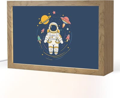 Nachtlampje 30x20 cm - Kinder lampje - Astronaut - Planeten - Raket - Tafellamp kinderkamer - Slaapkamer lamp - Bedlamp kinderen - Kinderlampje stopcontact - Wandlamp babykamer - Nachtlampjes